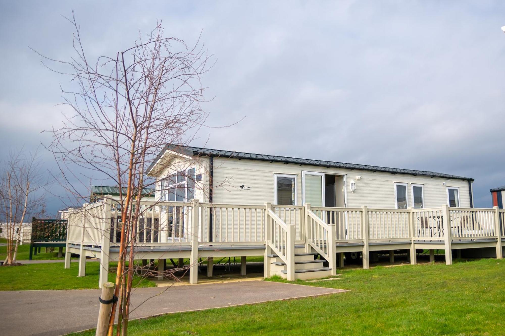 64 Lancaster The Lazy Willow 3 Bedroom Hot Tub Caravan Tattershall Lakes Exterior photo